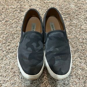 Steve Madden Safary Slip-On Sneakers
